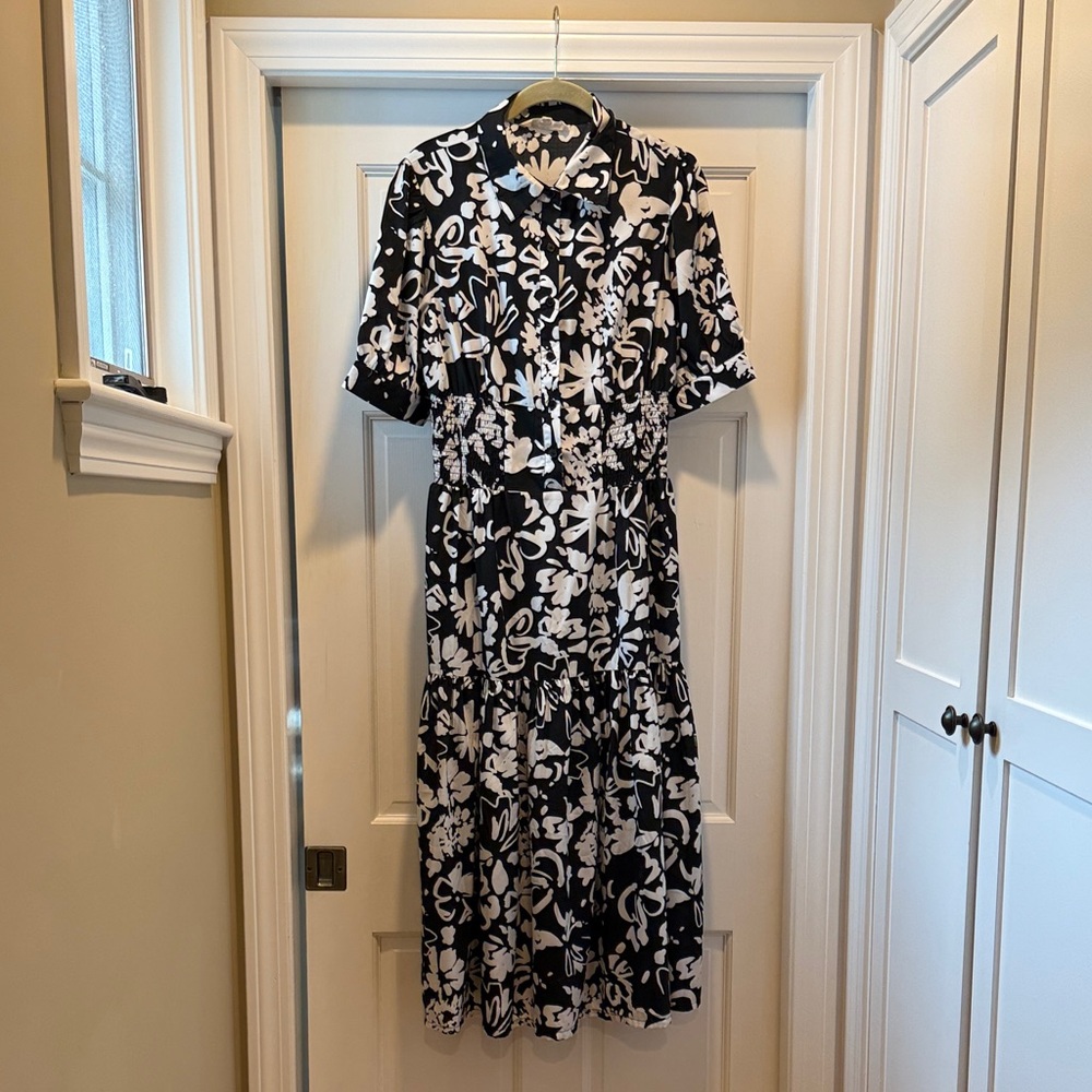 Chic Black and White Floral Midi Dress size m